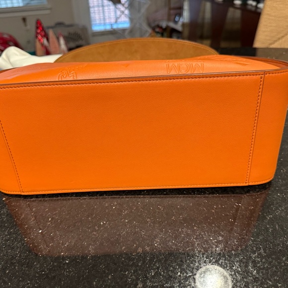 Brand new MCM leather shoulder bag - Picture 7 of 9